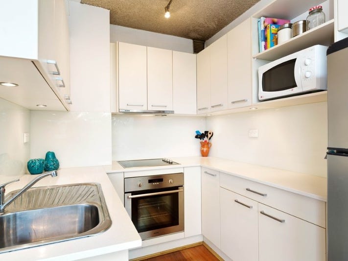 Light filled 1 bedroom with 2
