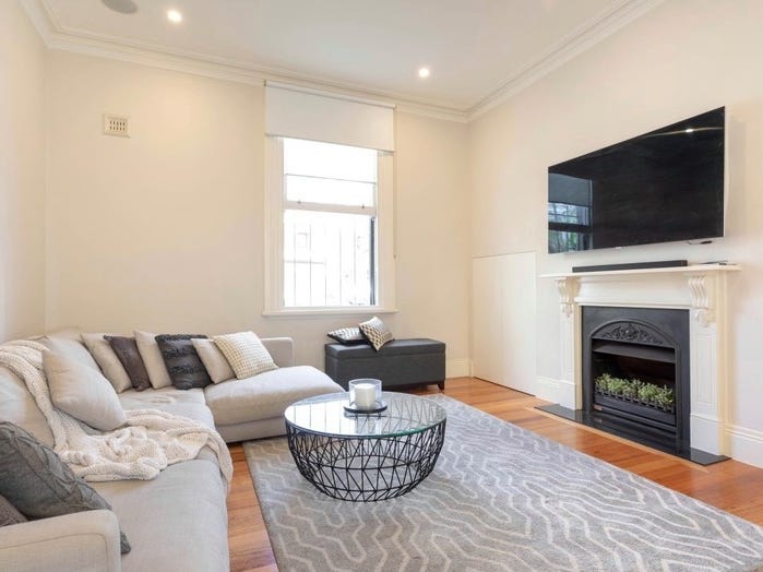 Fully furnished Townhouse in Carlton 2