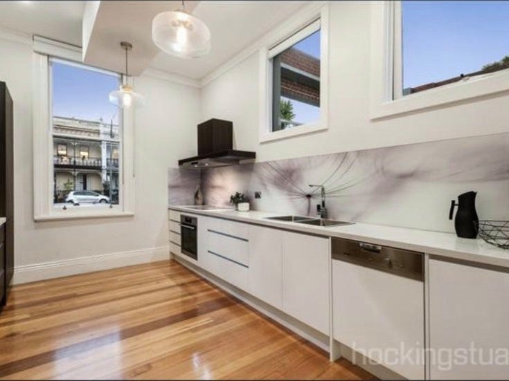 Fully furnished Townhouse in Carlton 6