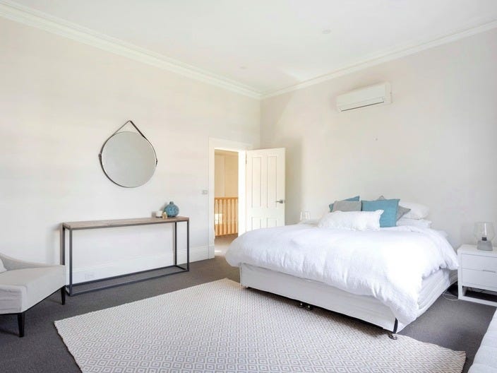 Fully furnished Townhouse in Carlton 9