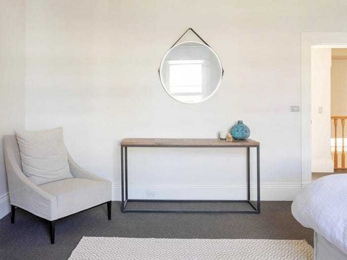 Fully furnished Townhouse in Carlton 10