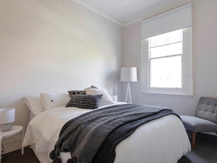 Fully furnished Townhouse in Carlton 11