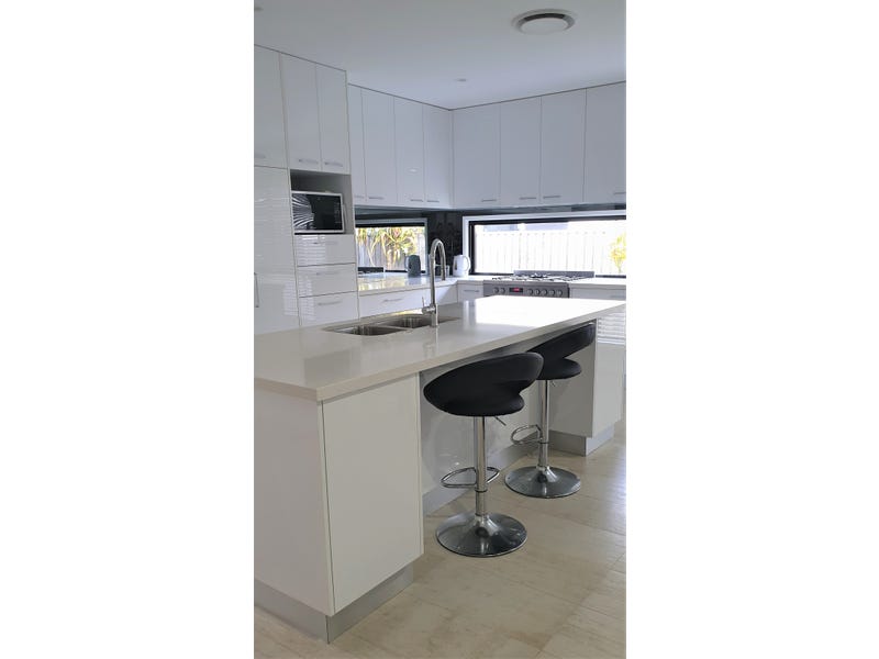 FURNISHED EXECUTIVE HOME IN SOUGHT AFTER AREA