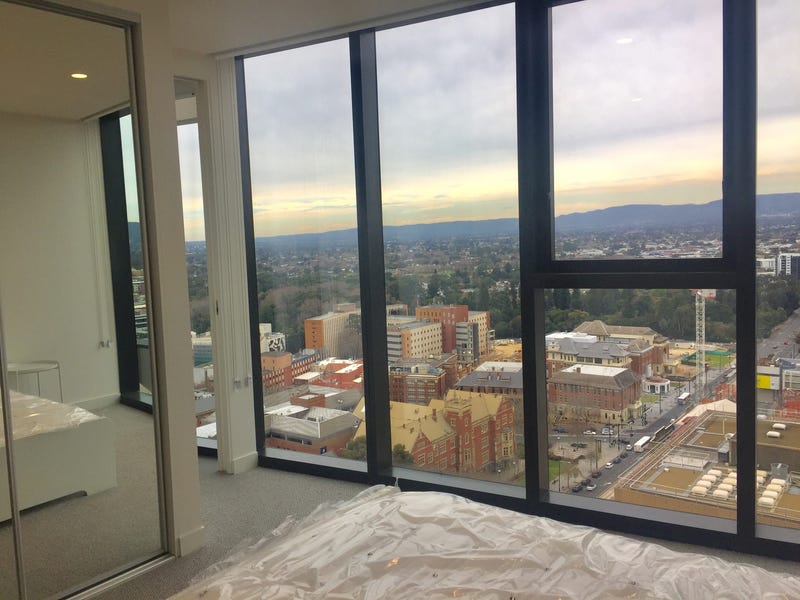 Furnished Apartment next to Rundle 12