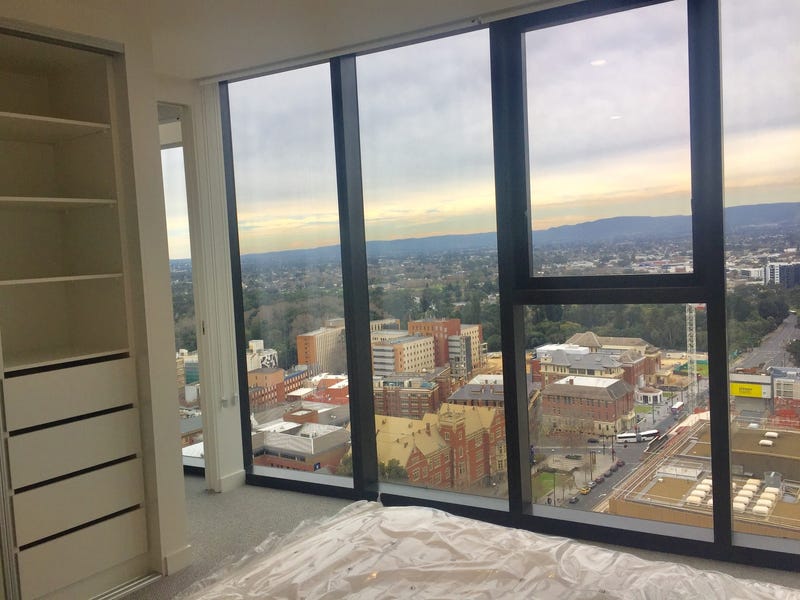 Furnished Apartment next to Rundle 13