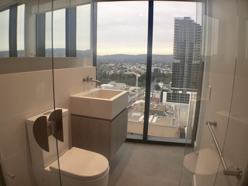 Furnished Apartment next to Rundle 16