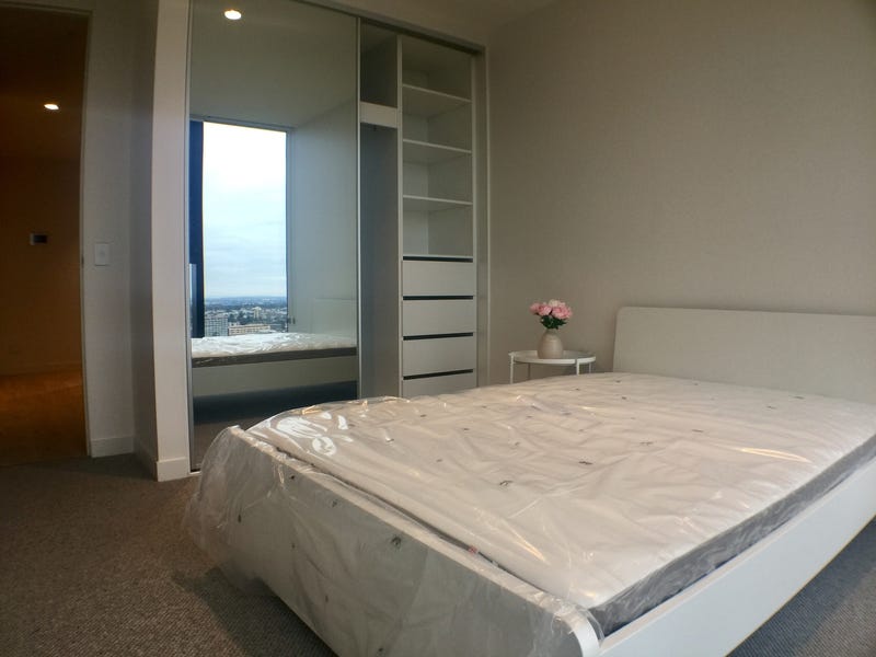Furnished Apartment next to Rundle 17