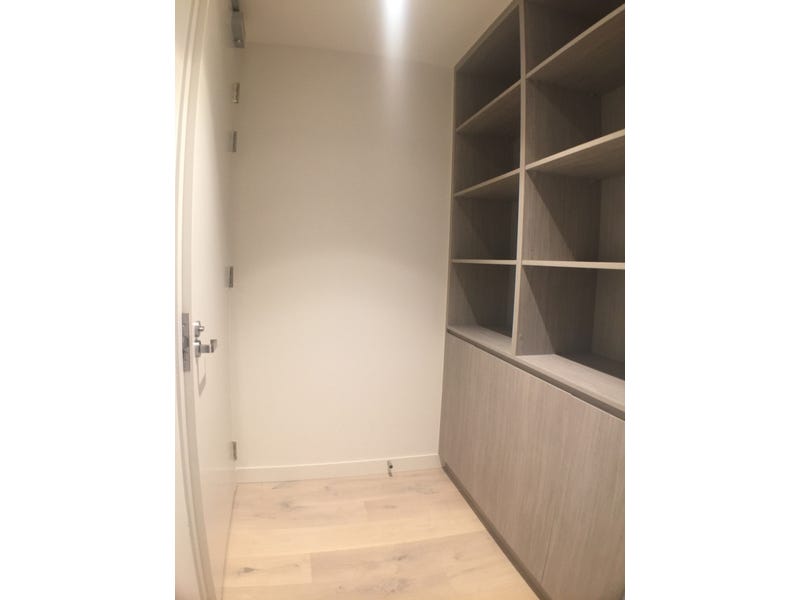 Furnished Apartment next to Rundle 20