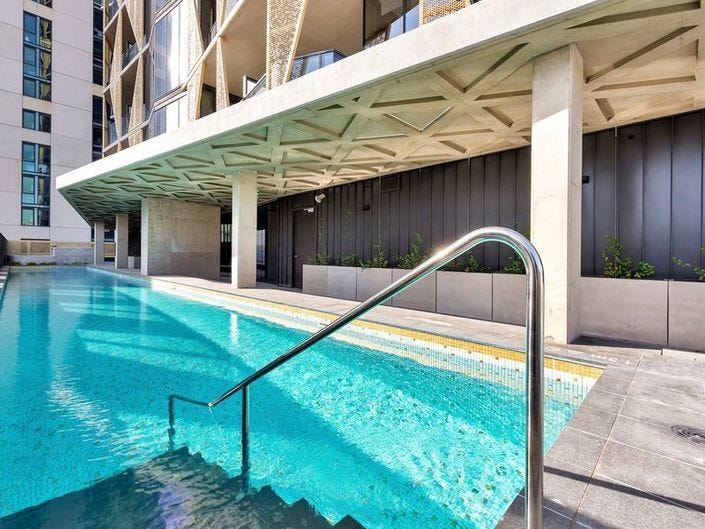 Furnished Apartment next to Rundle 24