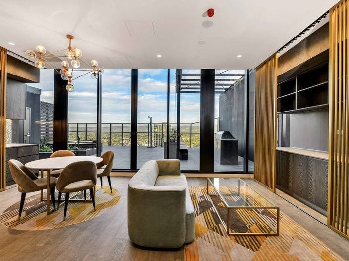 Furnished Apartment next to Rundle 28