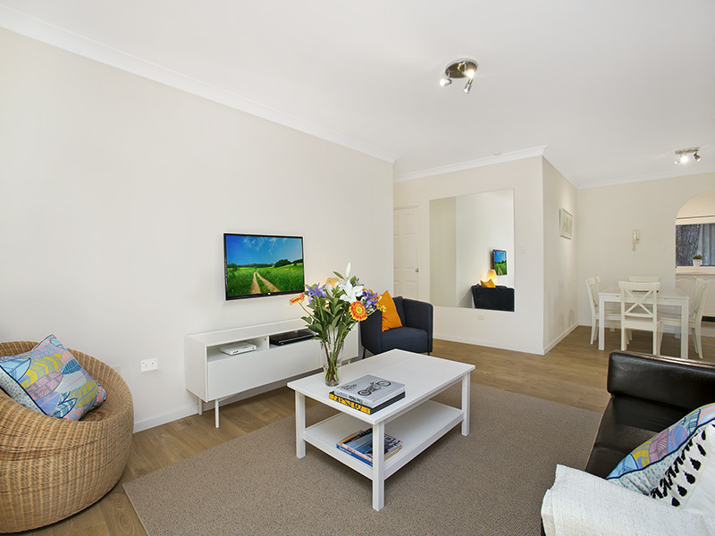 Spacious Airy Apartment Close to 2