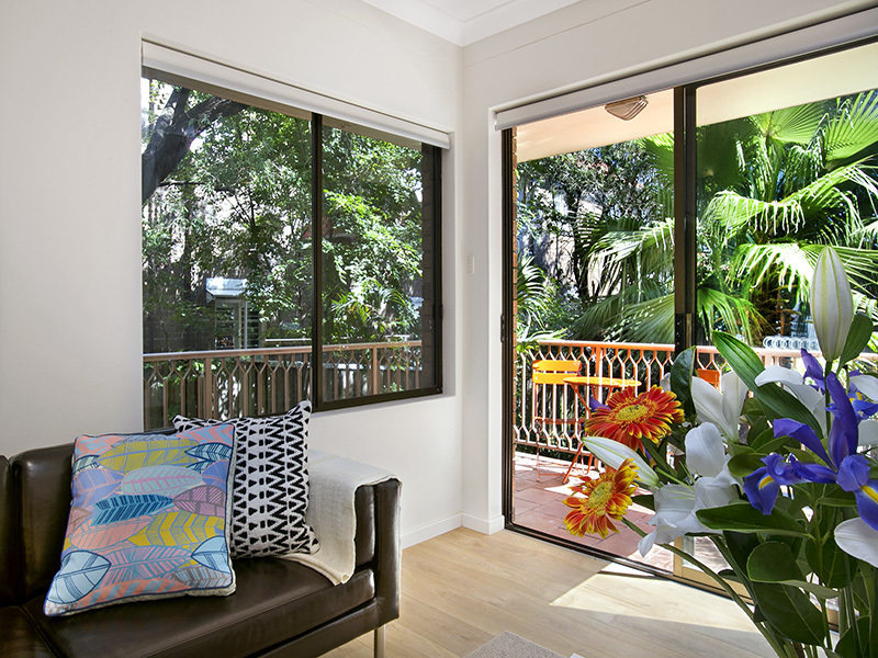 Spacious Airy Apartment Close to 4