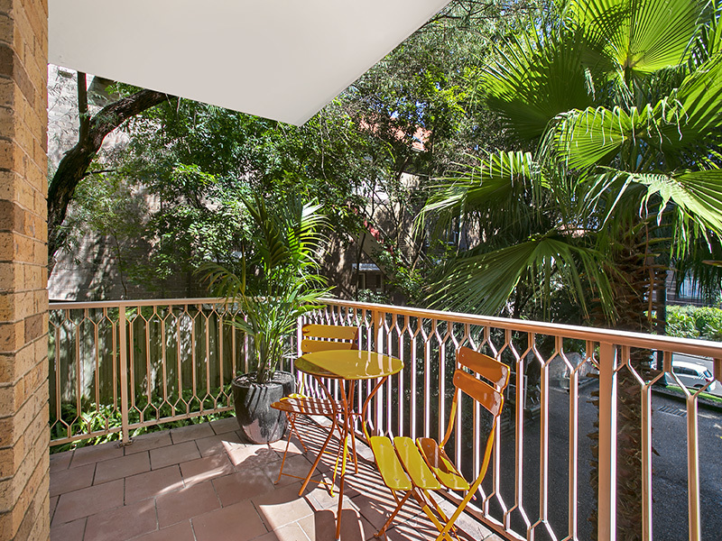 Spacious Airy Apartment Close to 6