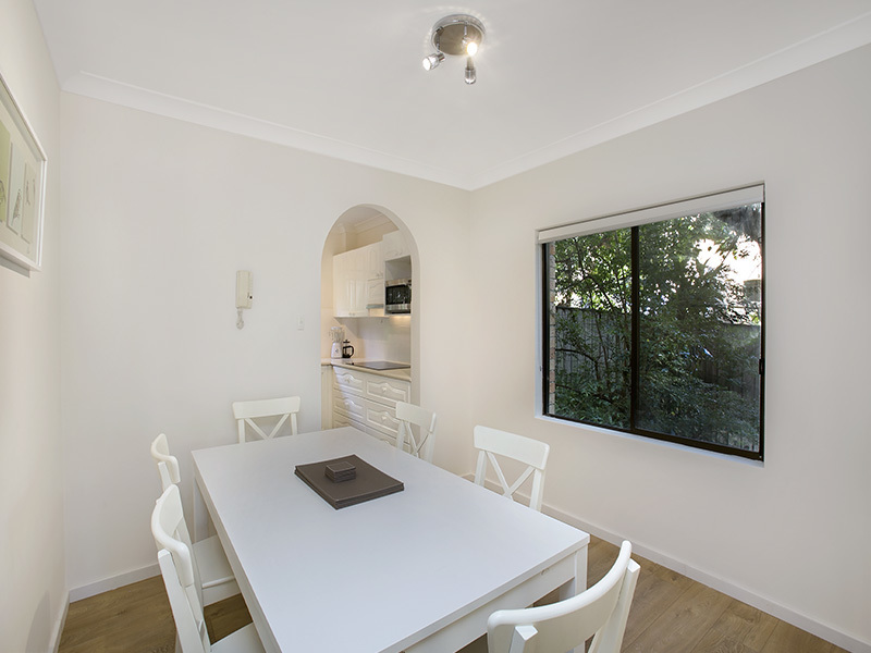 Spacious Airy Apartment Close to 7