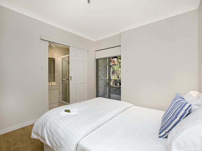 Spacious Airy Apartment Close to 9