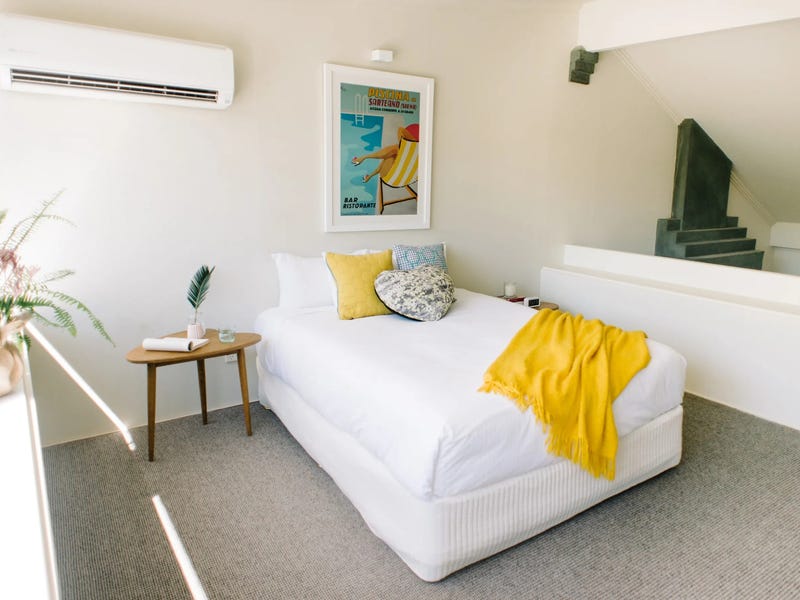 Furnished terrace in the heart 9