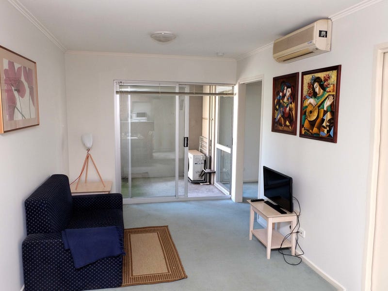 Secure and Bright Furnished 2 Bedroom, Walk to everything !