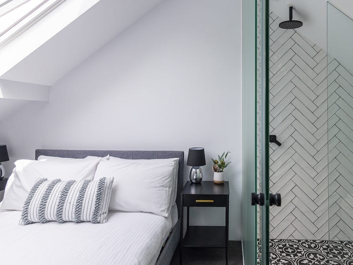 Live in Luxury – Inner 22