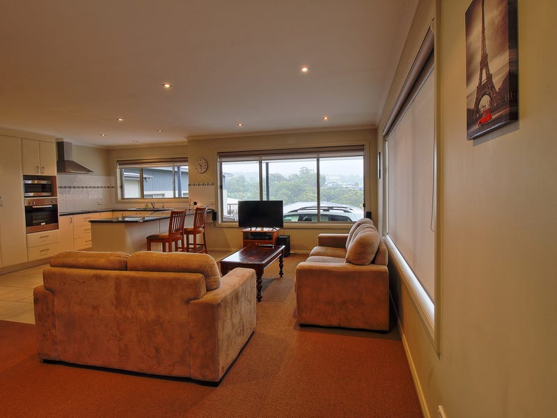 Modern immaculate 2 bedroom Villa