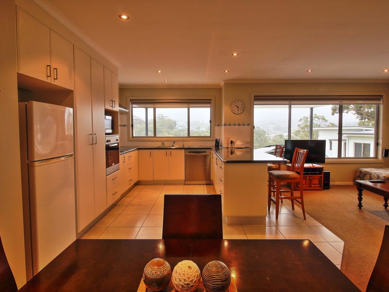 Modern immaculate 2 bedroom Villa 2