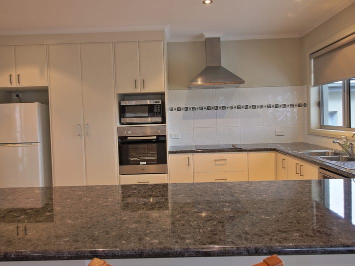 Modern immaculate 2 bedroom Villa 3