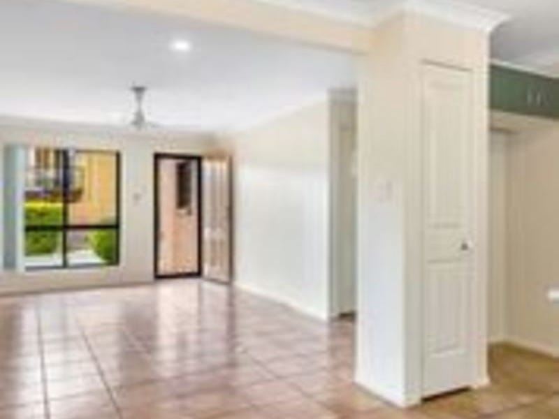 Well Appointed Townhouse in Gated 3