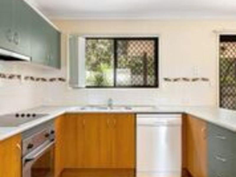 Well Appointed Townhouse in Gated 5
