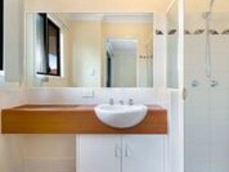 Well Appointed Townhouse in Gated 7