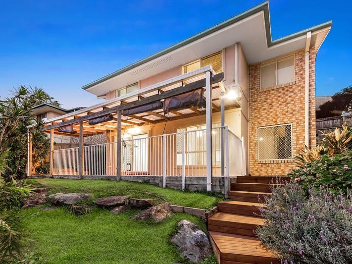 WELCOME HOME to Inverness Court, Nerang. Unique 2 storey, 5 bedroom in a quiet cul-de-sac