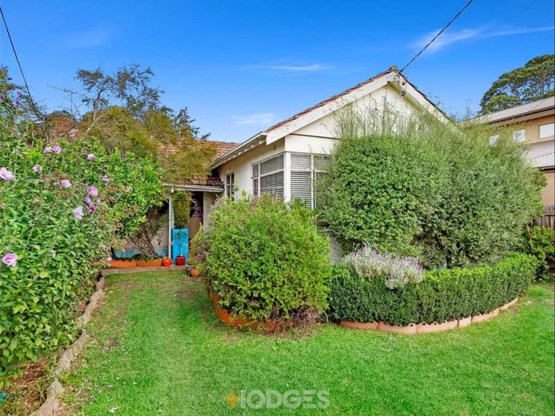 Spacious, freshly painted and pet friendly house in bayside location