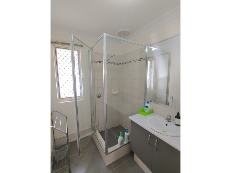 BIG ROOM FOR RENT IN 5