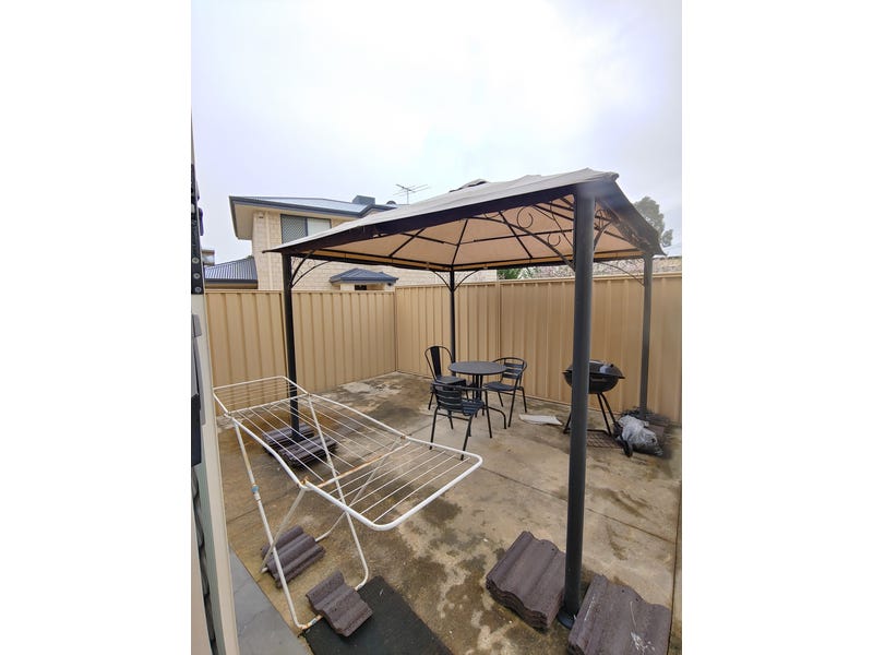BIG ROOM FOR RENT IN 6