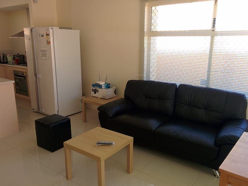 BIG ROOM FOR RENT IN 7