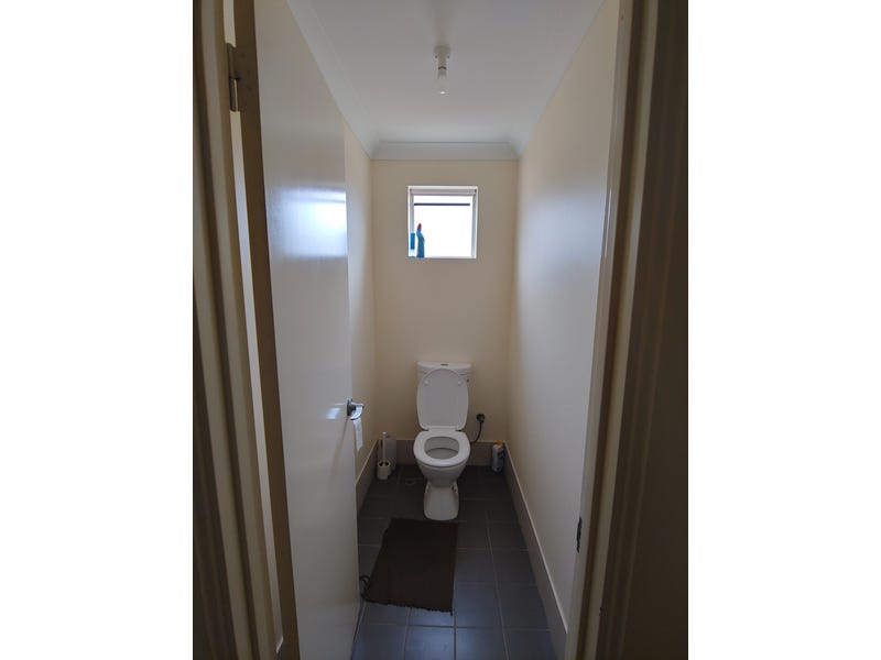 BIG ROOM FOR RENT IN 8