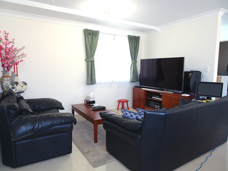 Near-new, Double-Storey Townhouse Only Minutes 3
