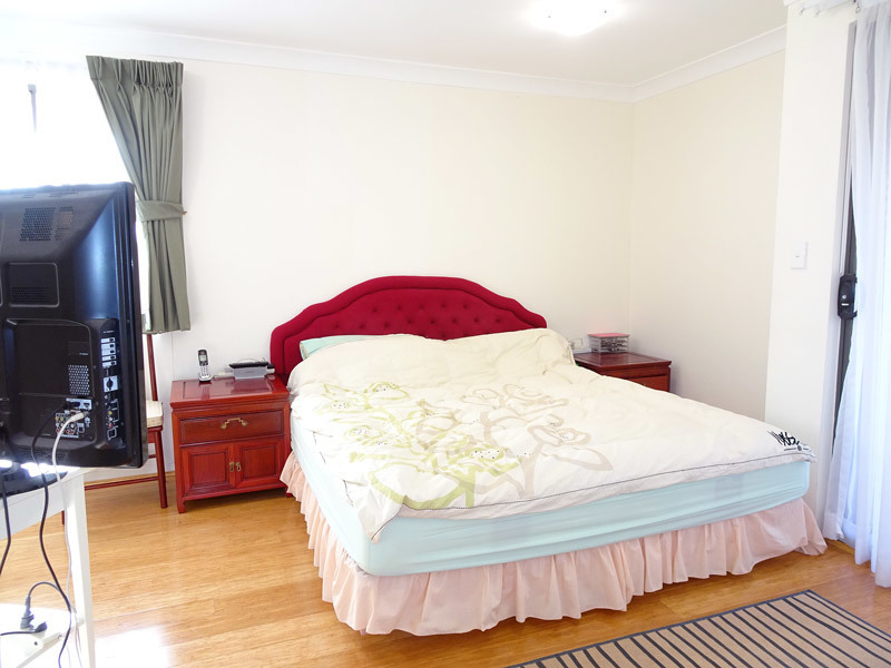 Near-new, Double-Storey Townhouse Only Minutes 5