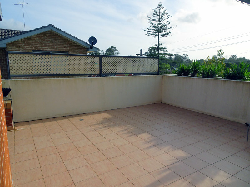 Near-new, Double-Storey Townhouse Only Minutes 6