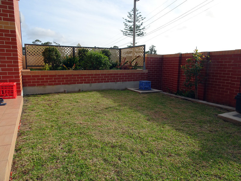 Near-new, Double-Storey Townhouse Only Minutes 7