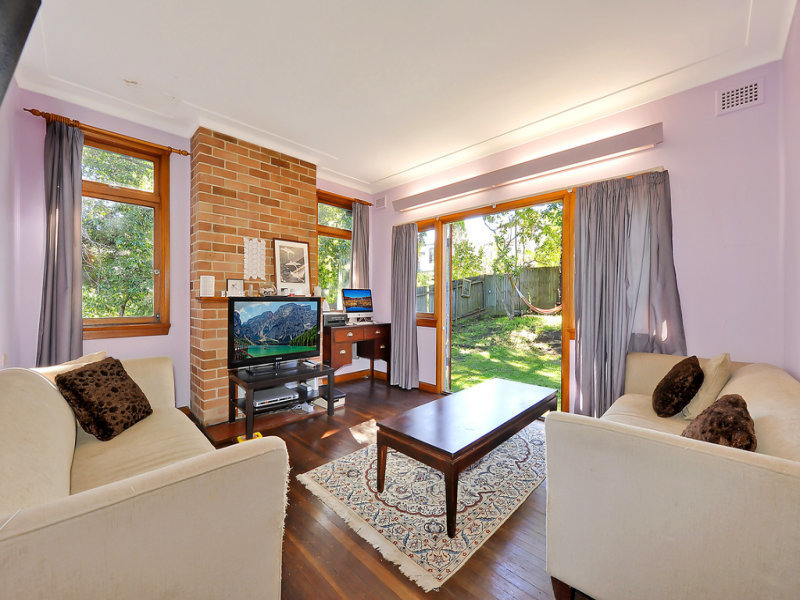 Freestanding High-Ceiling House with Sunny North-facing Backyard only a Short Walk to Hornsby Station and Westfield!
