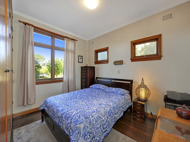 Freestanding High-Ceiling House with Sunny 4