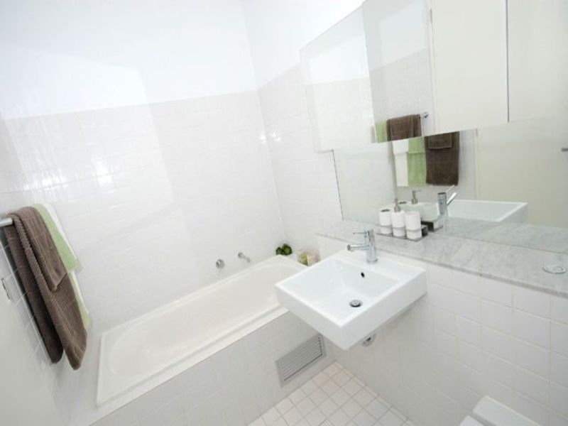 North Facing Apartment, Eastwood 5