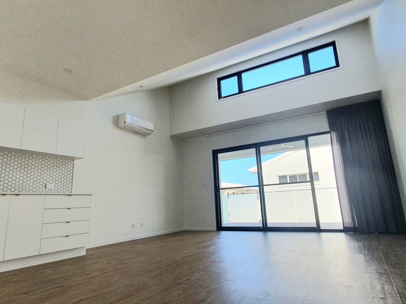 Brand new townhouse in the 10