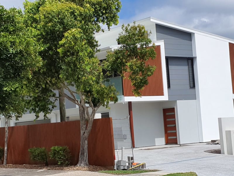 Brand new townhouse in the 7