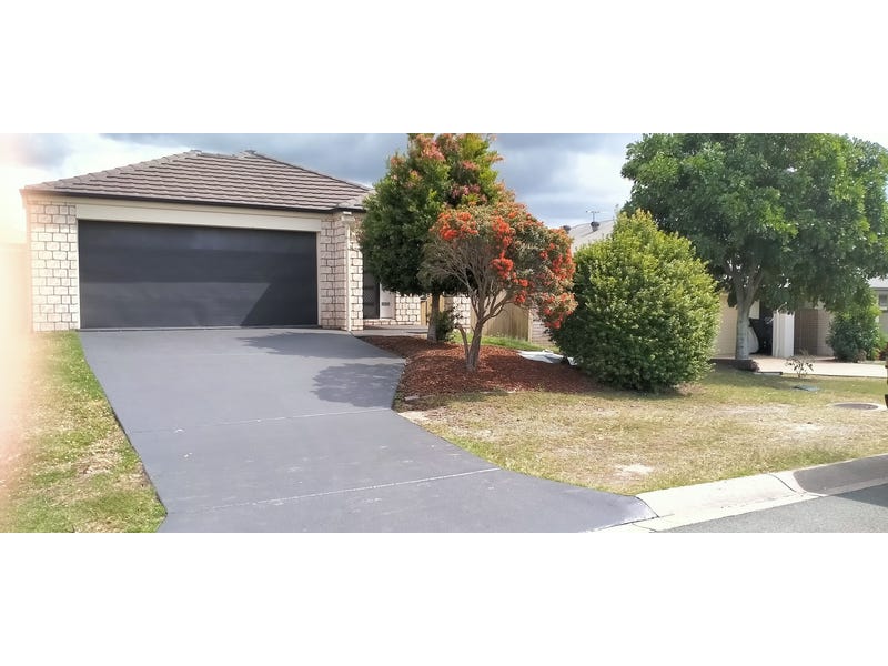 LARGE 4 BEDROOM + STUDY DBLE LOCK UP CENRTAL LOCATION & CLOSE TO AMENITIES