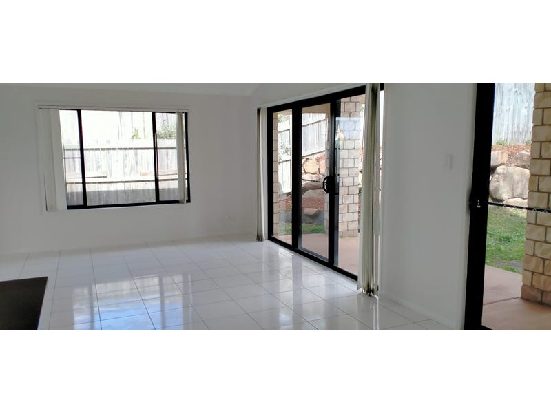 LARGE 4 BEDROOM + STUDY 6