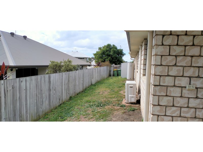 LARGE 4 BEDROOM + STUDY 8