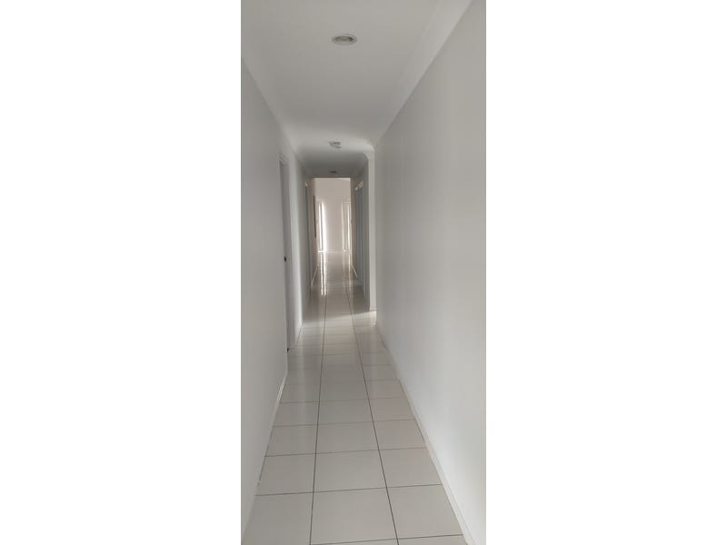 LARGE 4 BEDROOM + STUDY 10