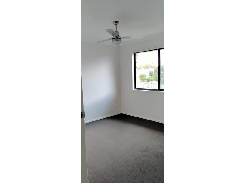 LARGE 4 BEDROOM + STUDY 11
