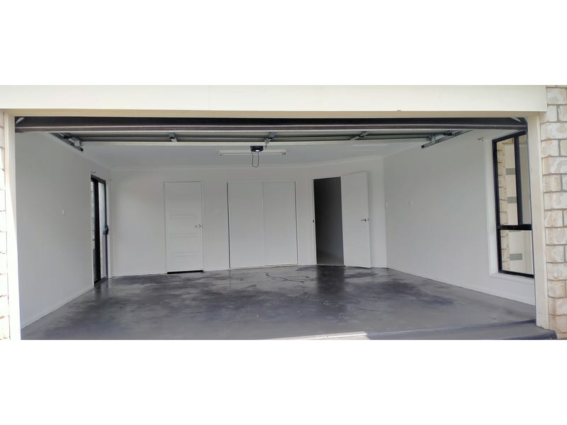 LARGE 4 BEDROOM + STUDY 13