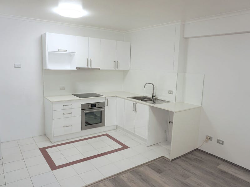 Large just renovated security apartment 3